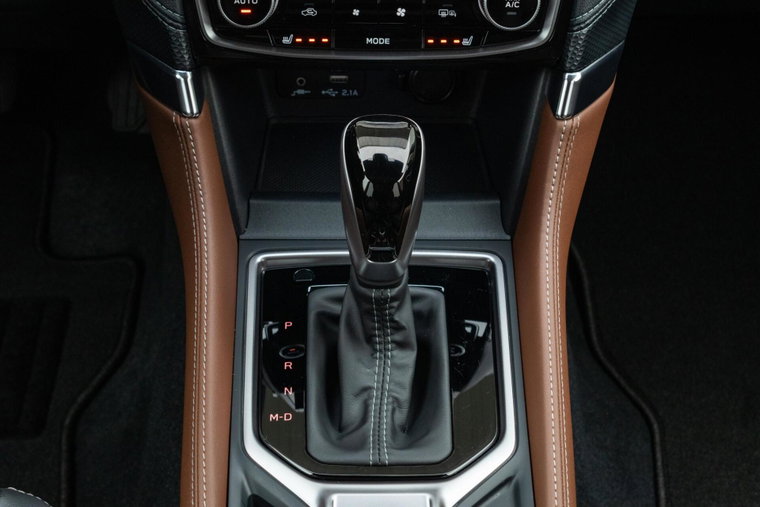 Vehicle Image 25