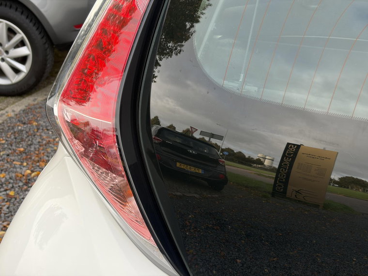 Vehicle Image 32