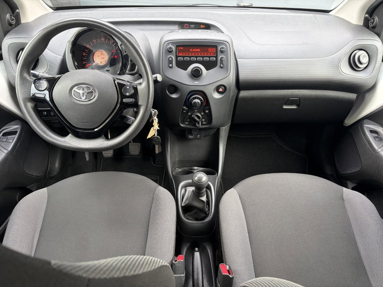 Vehicle Image 6