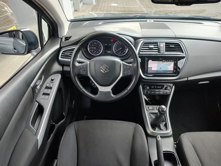 Vehicle Image 12