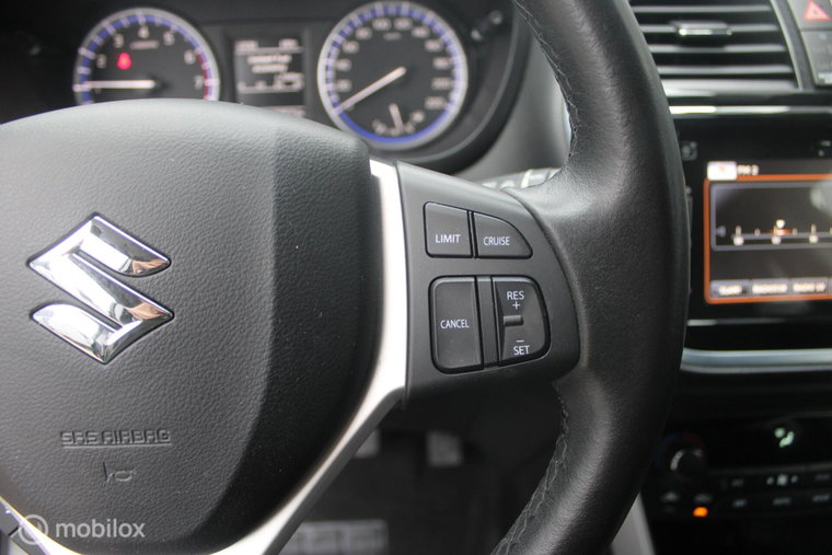 Vehicle Image 25
