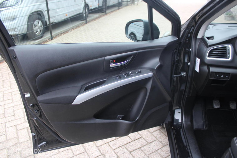 Vehicle Image 32