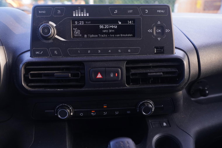 Vehicle Image 30