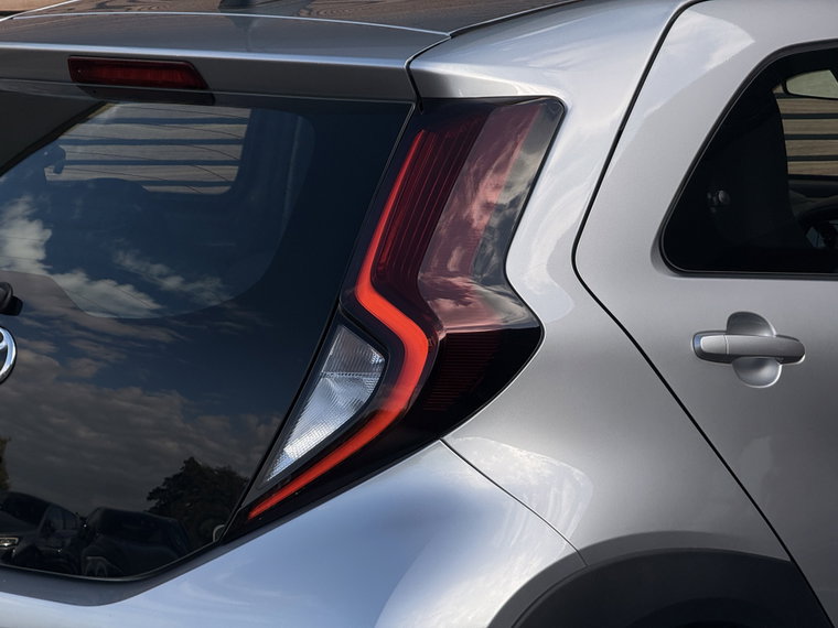 Vehicle Image 15