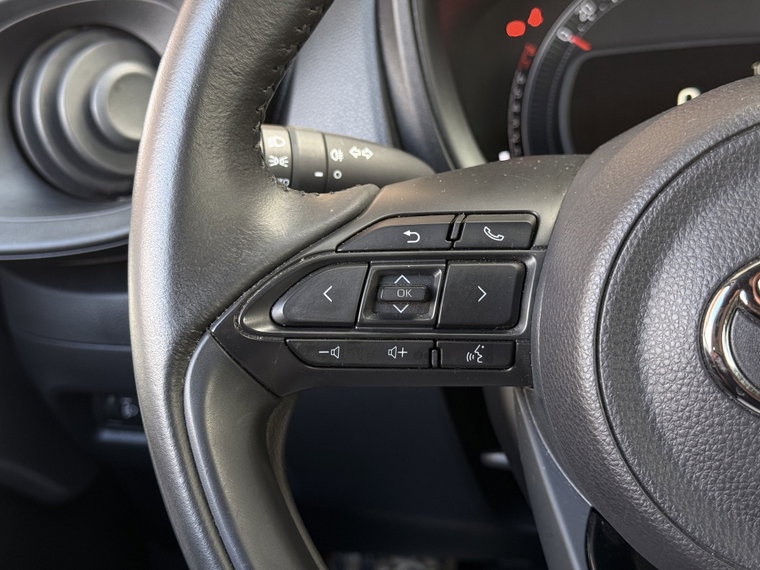 Vehicle Image 21