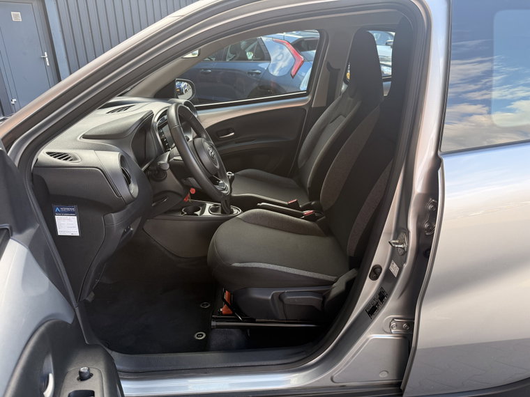 Vehicle Image 30