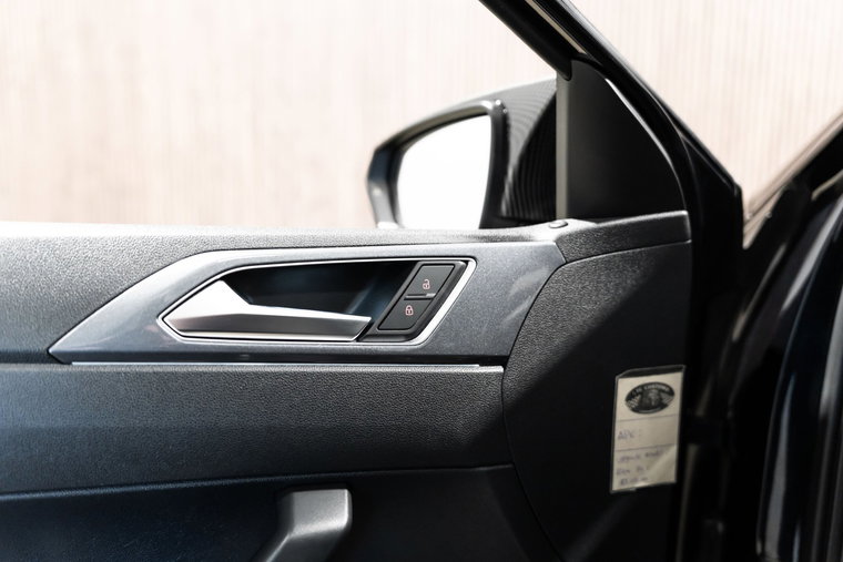 Vehicle Image 32