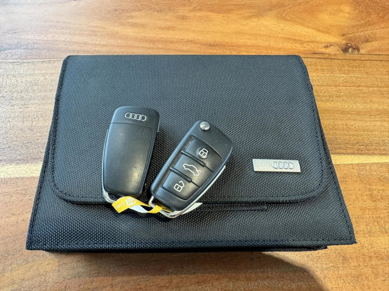 Vehicle Image 32