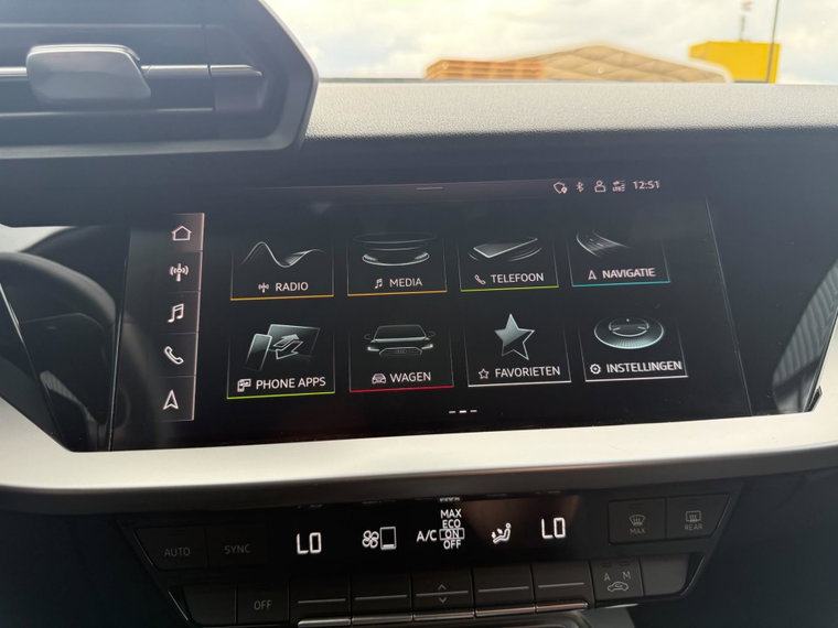 Vehicle Image 28