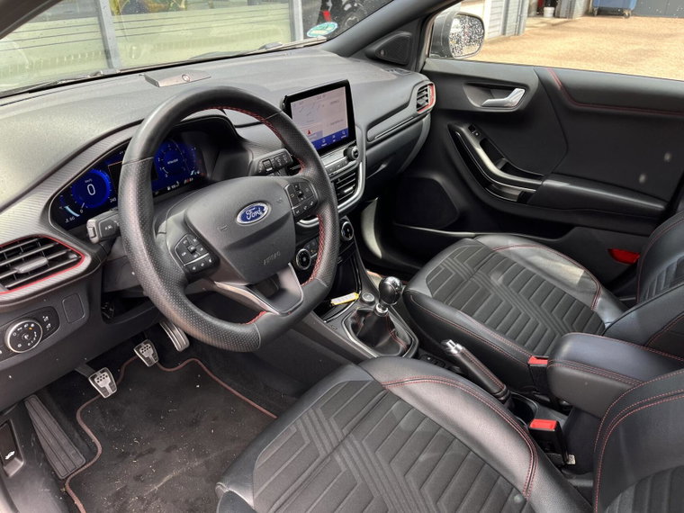 Vehicle Image 16