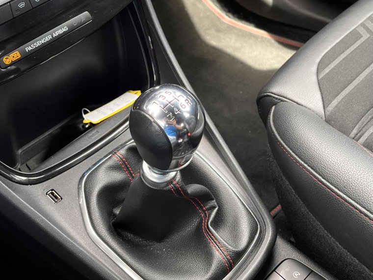 Vehicle Image 25