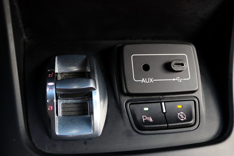 Vehicle Image 26