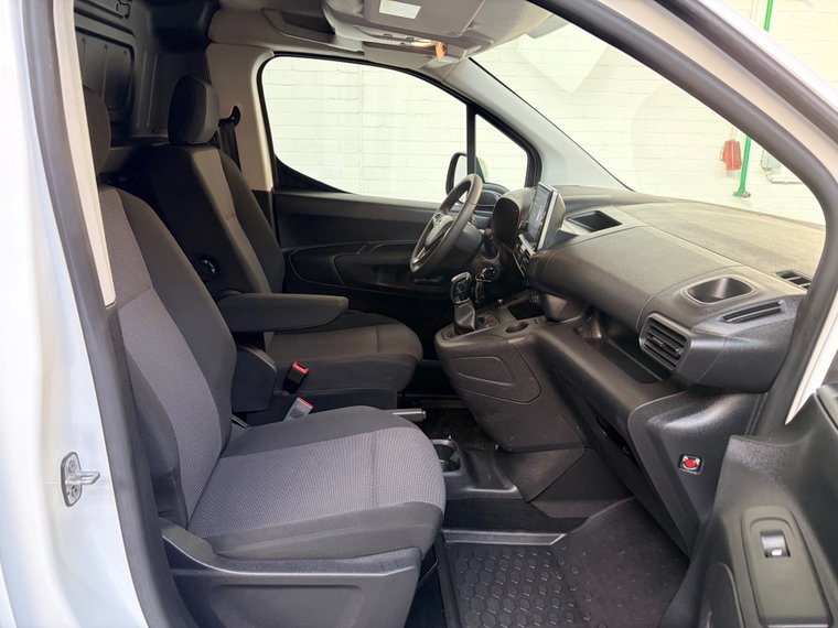Vehicle Image 35