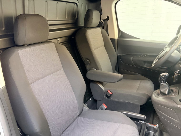 Vehicle Image 36