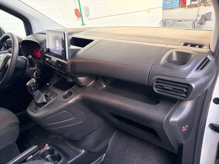 Vehicle Image 37