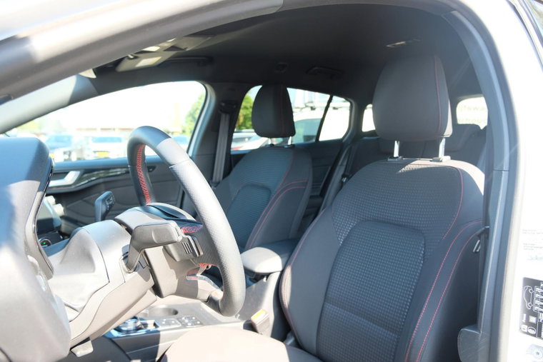 Vehicle Image 16