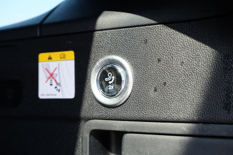 Vehicle Image 25