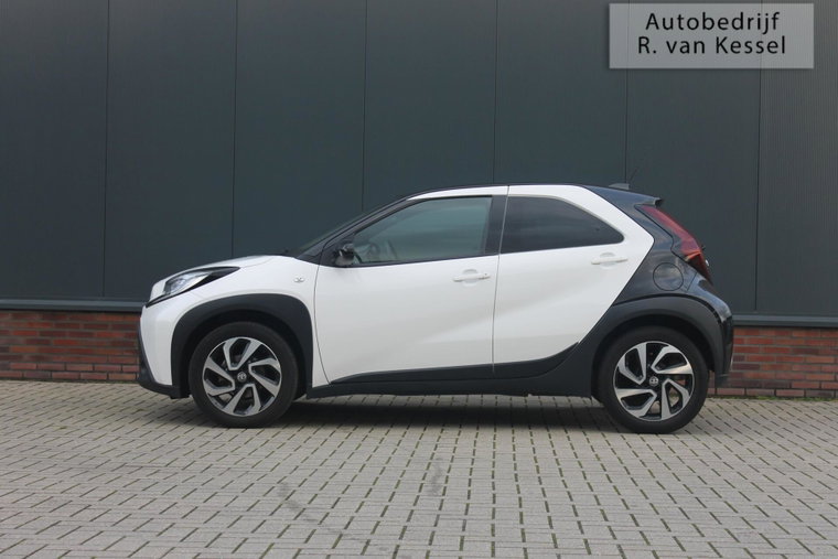 Vehicle Image 11