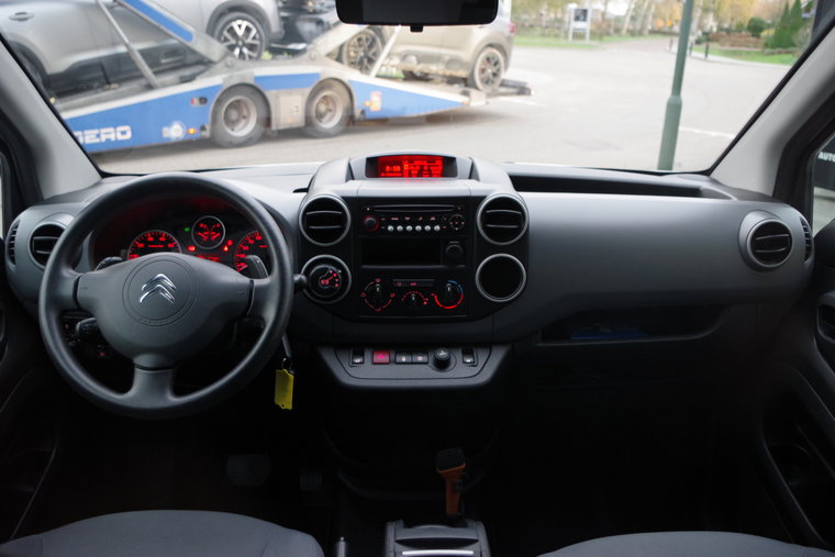 Vehicle Image 16