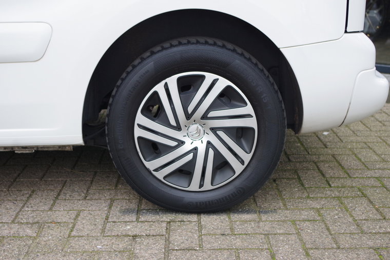 Vehicle Image 21