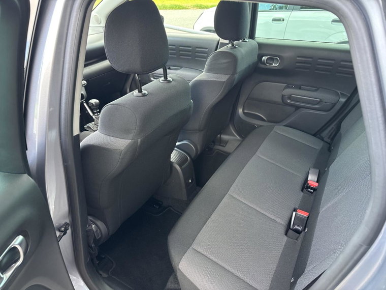 Vehicle Image 9