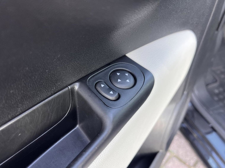 Vehicle Image 37
