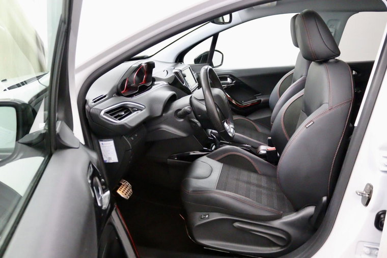Vehicle Image 12
