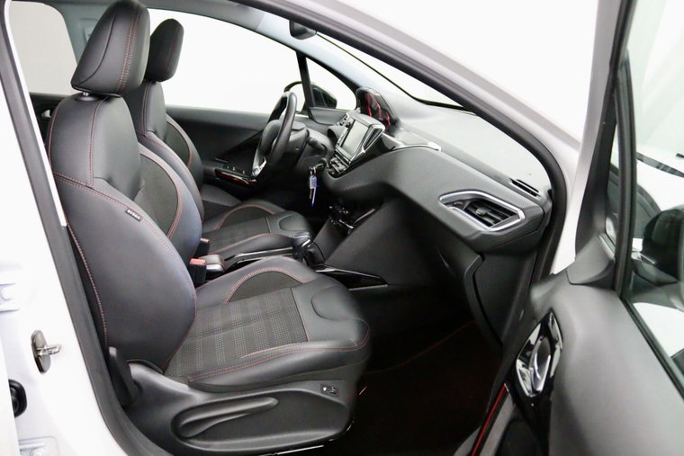 Vehicle Image 13
