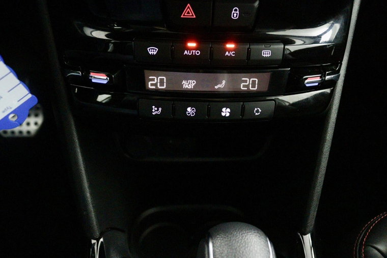 Vehicle Image 25
