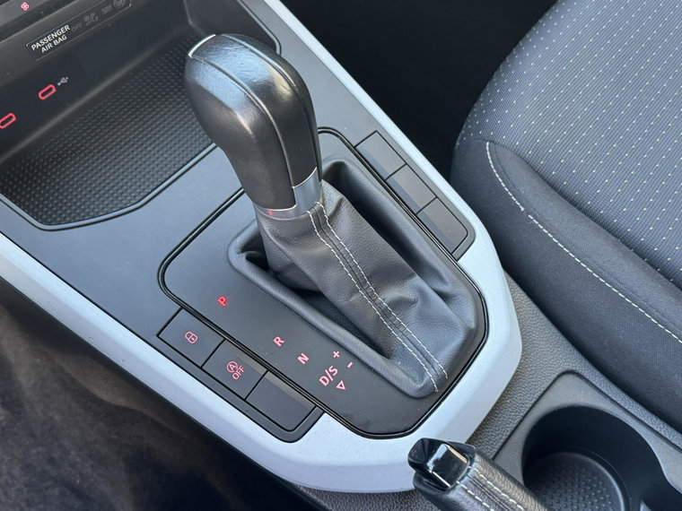 Vehicle Image 29