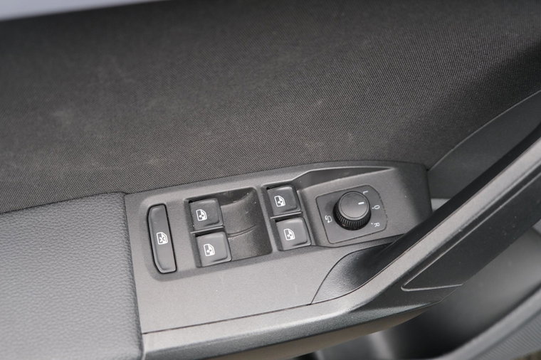 Vehicle Image 32