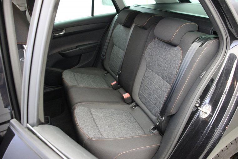 Vehicle Image 9