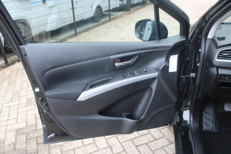 Vehicle Image 32