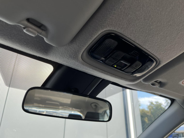 Vehicle Image 32