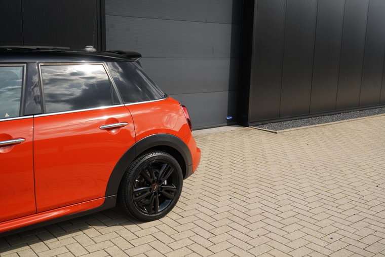 Vehicle Image 8