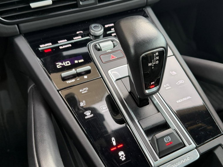 Vehicle Image 26