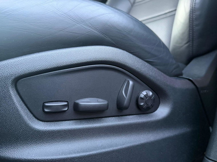Vehicle Image 28