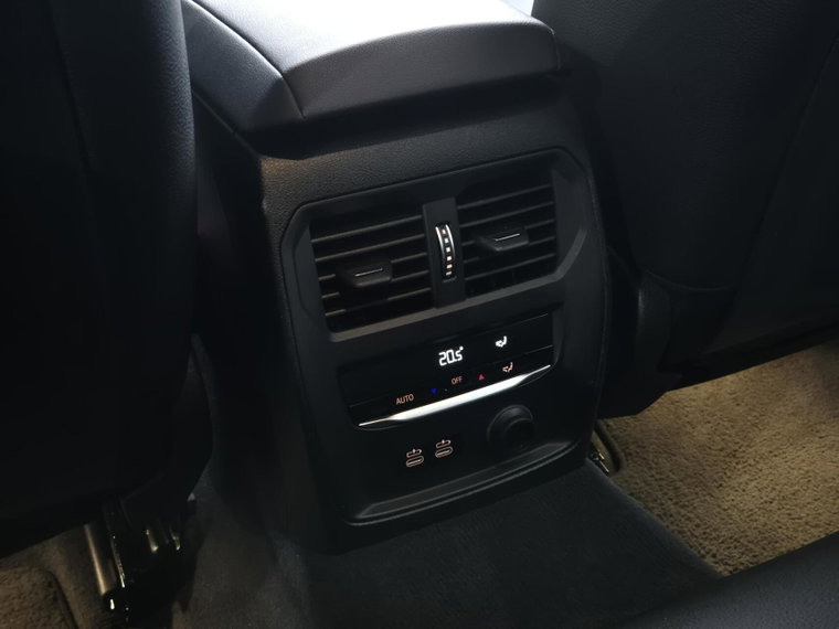 Vehicle Image 40