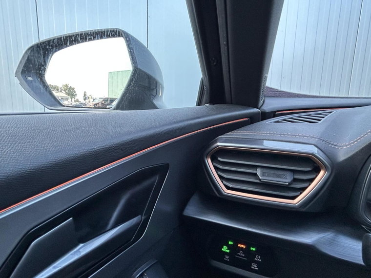 Vehicle Image 32