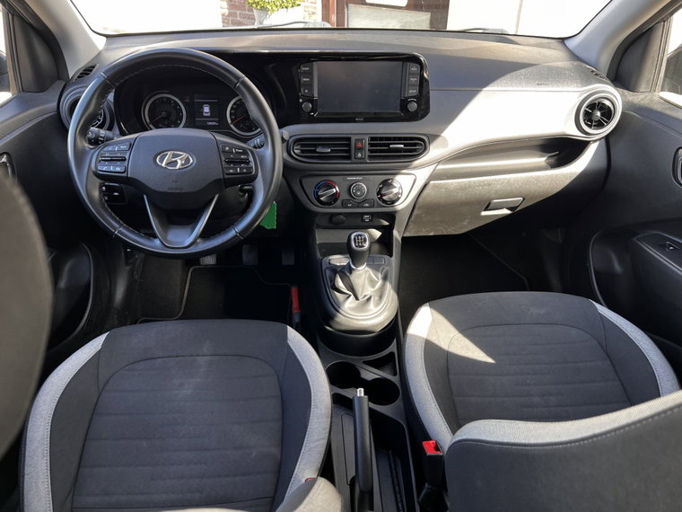 Vehicle Image 16