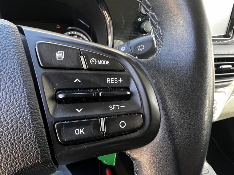 Vehicle Image 25
