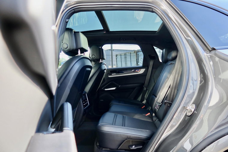 Vehicle Image 22