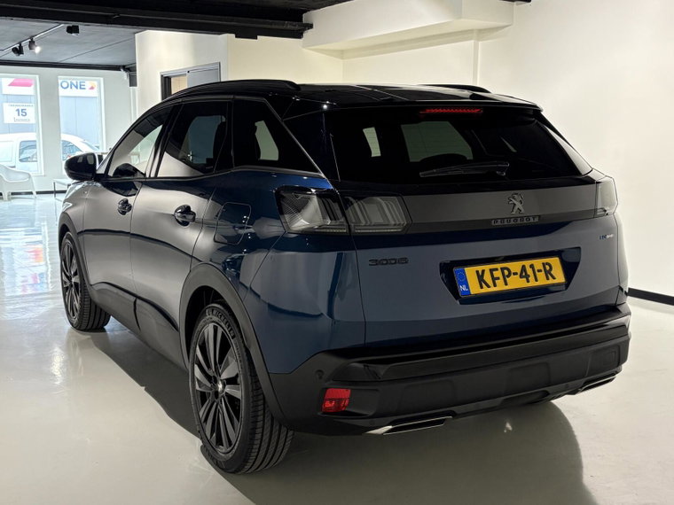 Vehicle Image 32