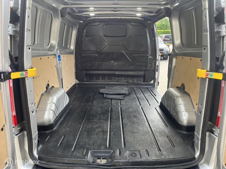 Vehicle Image 21