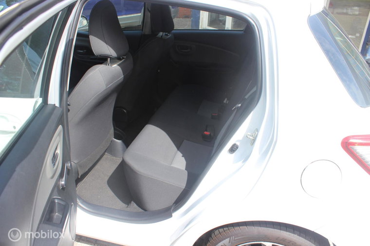 Vehicle Image 16