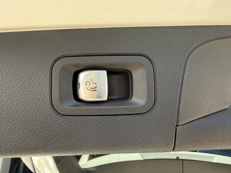 Vehicle Image 28