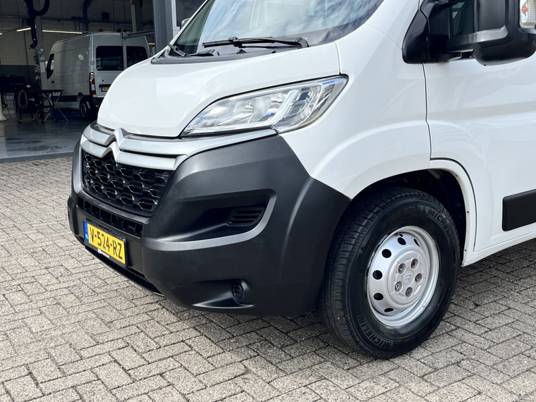 Vehicle Image 29