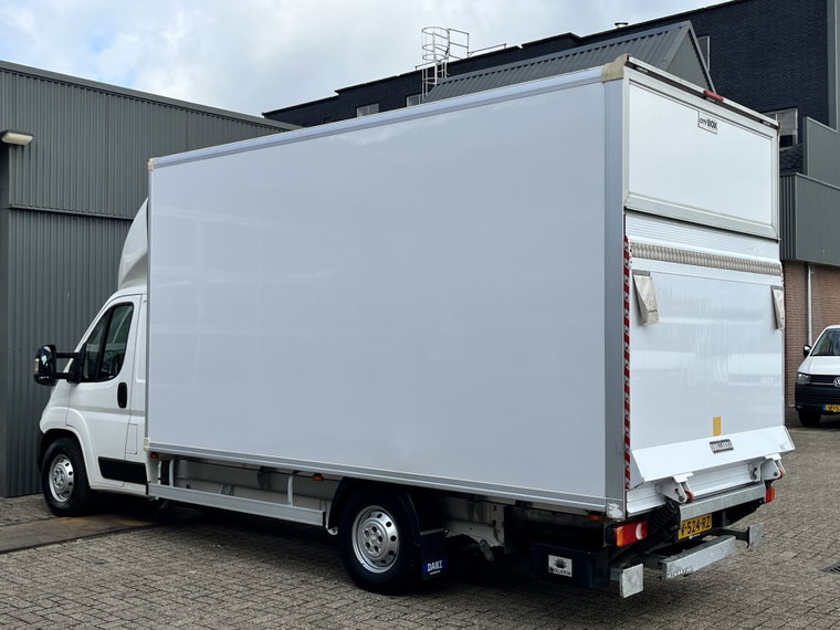 Vehicle Image 32