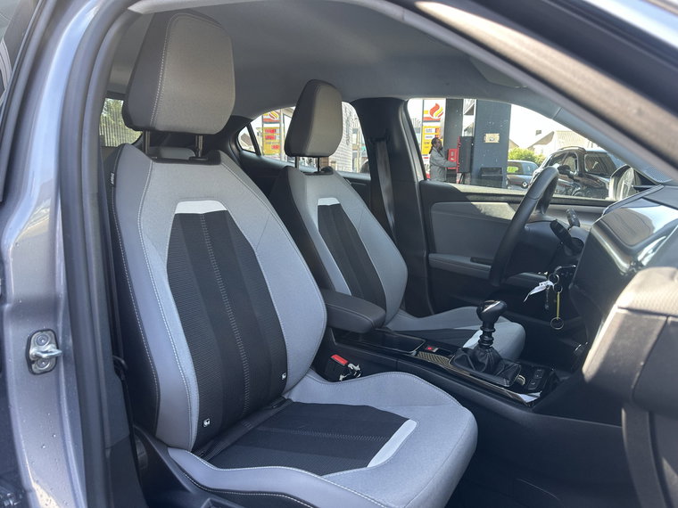 Vehicle Image 12
