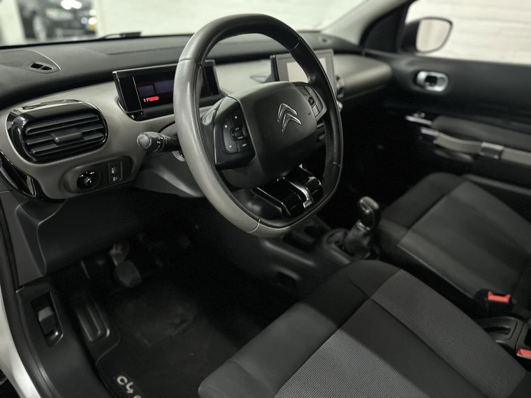 Vehicle Image 23
